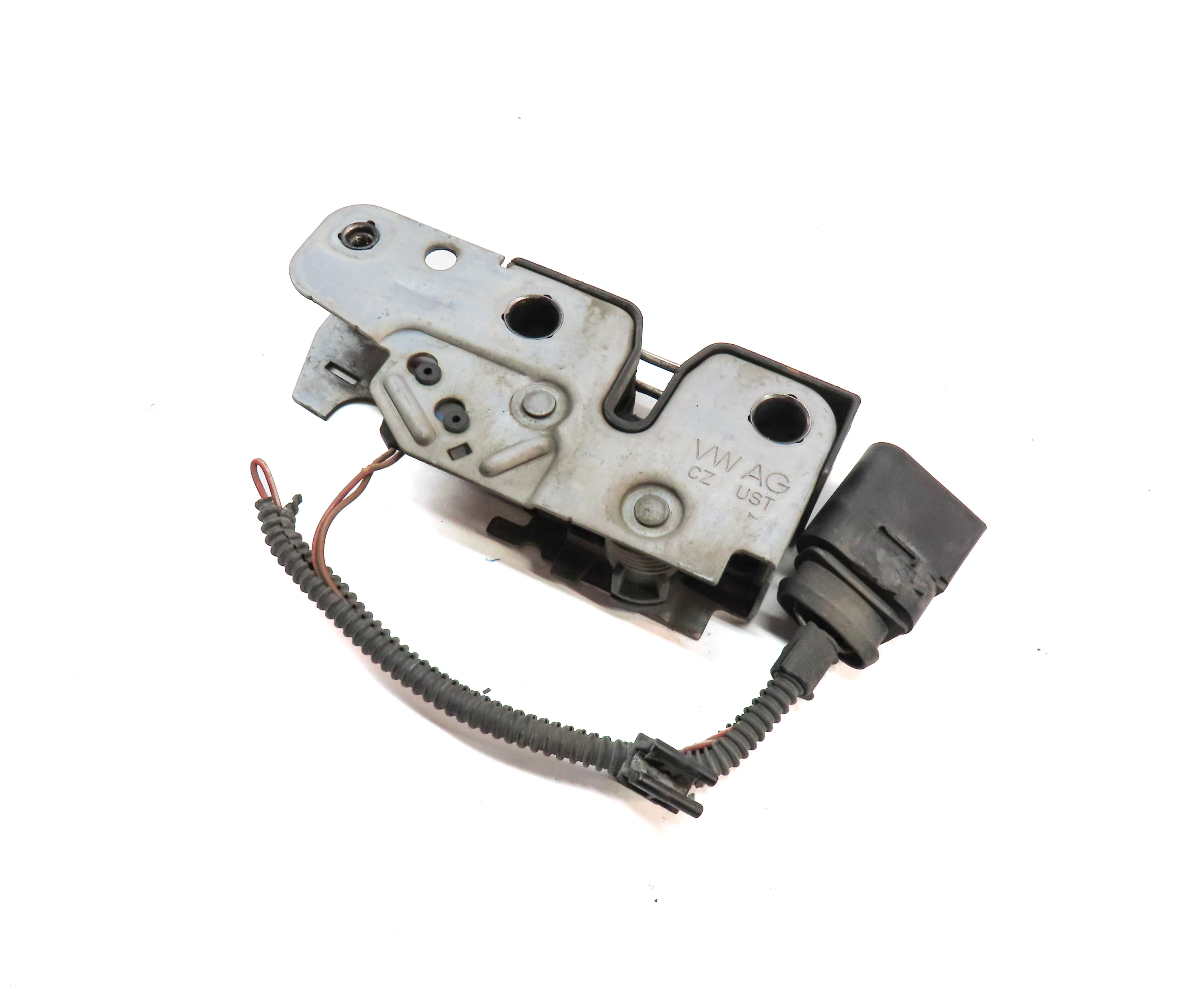 2016 PORSCHE CAYENNE (958) FRONT LOWER HOOD LOCK LATCH STRIKER PLATE — exact item pictured